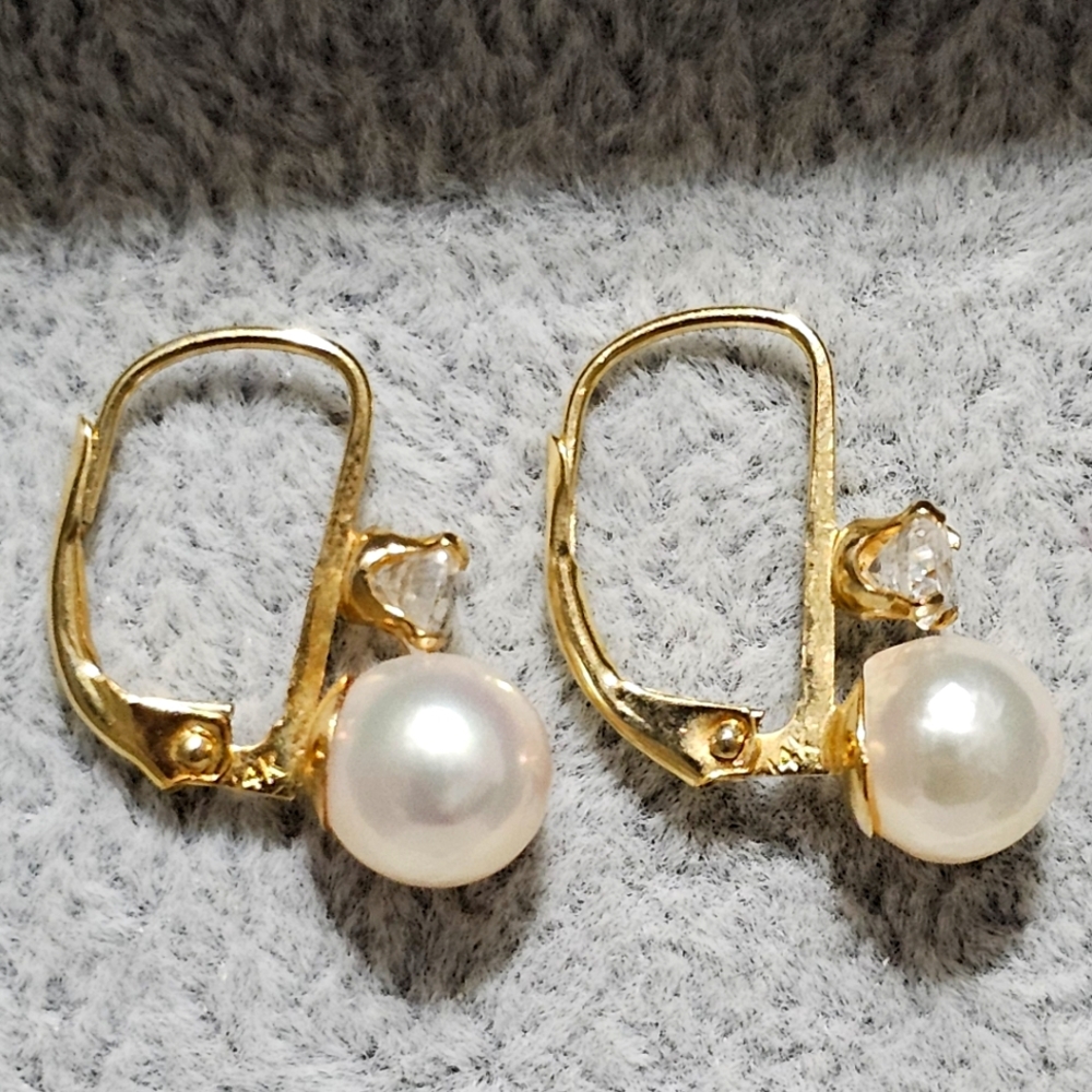 Elegant Gold and Pearl Earrings